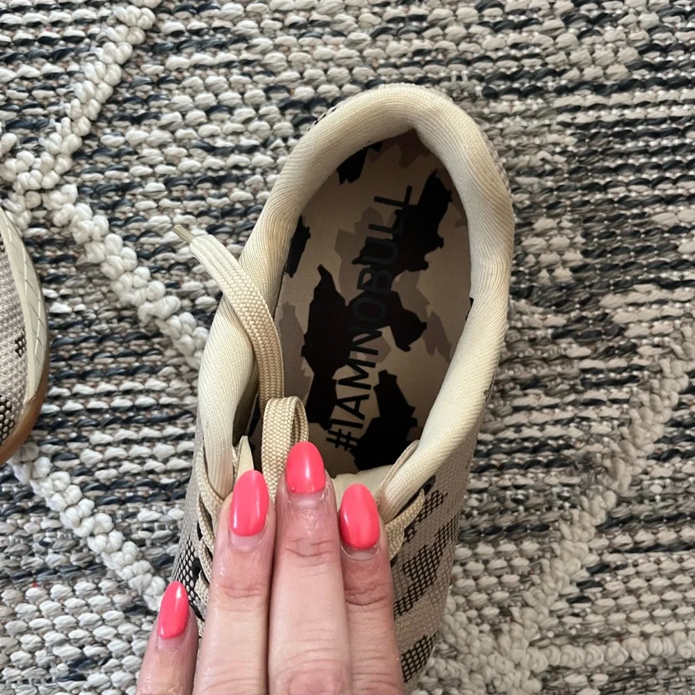 Stylish Camouflage Sneakers - Picture 3 of 8